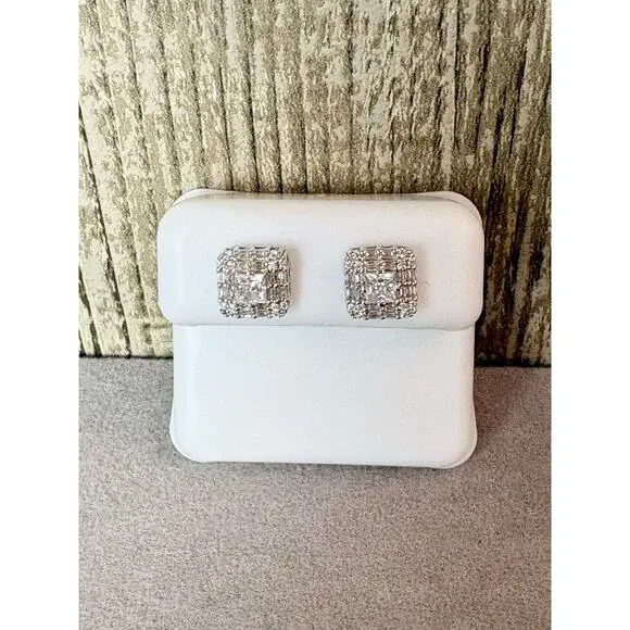 Stunning 1.5 CTW VVS1 D Moissanite Stud Earrings Sterling Silver - Picture 6 of 6